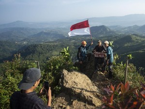 Mendaki Gunung 1050 Mdpl di Dekat Jakarta