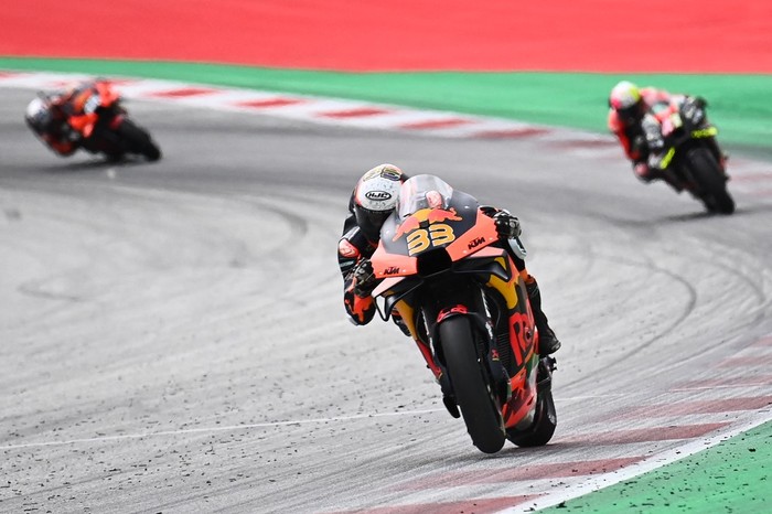 KTM South African rider Brad Binder competes on his motorbike to win the Austrian Motorcycle Grand Prix at the Red Bull Ring race track in Spielberg, Austria on August 15, 2021. (Photo by Joe Klamar / AFP)
