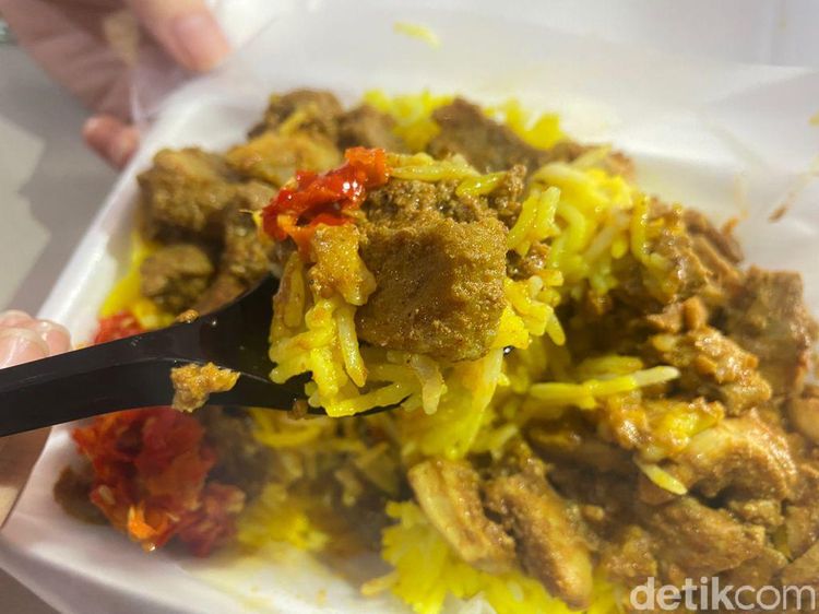 Mantap! Nasi Kebuli Murah Meriah Ini Racikan Mantan Chef Hotel Bintang 5