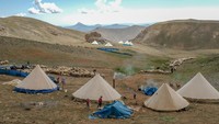 Desa Savak berada di ketinggian 3.200 mdpl, beda tipis dengan puncak Gunung Lawu yang memiliki ketinggian 3265 mdpl. (AFP/BULENT KILIC)