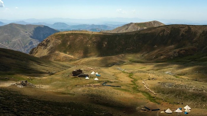 This photograph shows a high plateau where Savak villagers have settled their camp in the Dersim mountains, also known as Munzur mountains, on August 1, 2021, in Tunceli, at 3200 meters of height. - People from the Savak tribe of Anatolia are well known for their cheeses and  milk products distributed in Turkey and all around the world. In spring they move to high mountains for fresh grass till the end of summer. It takes 15 days to walk back to their winter houses. (Photo by BULENT KILIC / AFP)