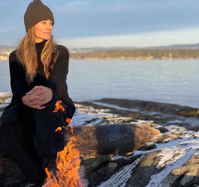 Setelah pengakuan tentang skandal perselingkuhan David Beckham dengan dirinya, Rebecca pun sempat populer di dunia hiburan. Dia mendapatkan banyak uang dari ceritanya itu. Dia pernah menjadi model di majalah pria dewasa hingga membintangi sejumlah acara reality TV. Dia pun sempat diminta oleh mantan humasnya untuk menjual video sensualnya bersama sang pesepakbola. Foto: dok. Instagram/ @rebecca.loos