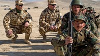 Setelah NATO mengakhiri misi tempur tahun 2014, perlahan Taliban merebut banyak wilayah di Afghanistan. Navy/NATO Training Mission - Afghanistan/Getty Images