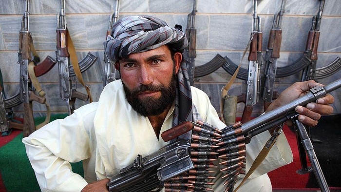 Kelompok Taliban menyatakan perang telah berakhir usai para petempurnya mengambil alih Istana. Kolapsnya pemerintahan dengan cepat ini, memicu ketakutan dan kepanikan warga yang ada di Kabul.