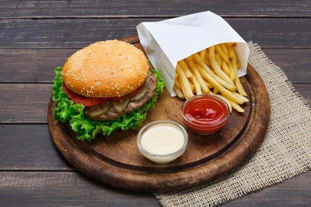 5 Isu Makanan Mengandung Babi yang Bikin Heboh, Hoax atau Benar?