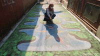 Dia menambahkan dalam pembuatan lukisan tiga dimensi membutuhkan waktu lima hari. Kini lukisan tiga dimensi tersebut sudah bisa menjadi spot foto warga setempat dan sekitarnya. Dengan demikian, dia berharap agar kedepannya Desa Janggalan menjadi desa wisata yang ada di Kota Kretek. 
