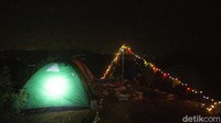 Pemandangan malam dari camp pun cukup indah dengan landscape gemerlap Bogor.  