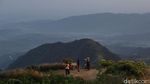 Serunya Mendaki Gunung Kuta yang Dekat Banget dari Jakarta