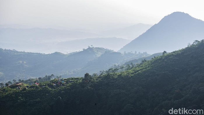 Serunya Mendaki Gunung Kuta Dekat Jakarta PPKM berkepanjangan membuat sejumlah perjalanan dan aktivitas sedikit terhambat, salah satunya pendakian gunung di berbagai daerah. Namun ternyata di dekat Jakarta terdapat gunung yang dapat didaki.