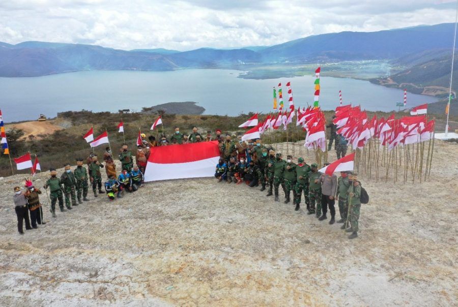 TNI AD touring naik motor trail di Papua