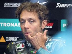 Valentino Rossi: Ada Marc Marquez Bikin Balapan Tak Nyaman