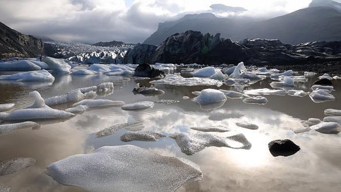 HOF, ICELAND - AUGUST 15: In this aerial view a river of meltwater winds down from receding Kviarjokull glacier on August 15, 2021 near Hof, Iceland. Since the 1990s, 90 percent of Iceland’s glaciers have been retreating and projections for the future show a continued and strong reduction in size of its three ice caps. Kviarjokull is one of dozens of glacier tongues that descend from Vatnajokull, Iceland’s biggest ice cap, along Iceland’s southeastern coast.   (Photo by Sean Gallup/Getty Images)