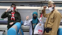 Sesaat sebelum KA berangkat penumpang juga diajak untuk memberikan penghormatan kepada bendera merah putih dengan diiringi pemutaran lagu Indonesia Raya (dok PT KAI Daop 1 Jakarta)