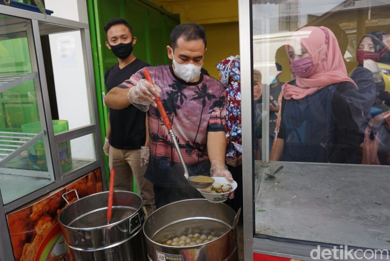 Bakso Gratis Rayakan HUT RI ke-76 di Banjarnegara, Jawa Tengah