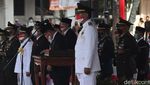 Begini Khidmatnya Pengibaran Bendera Merah Putih di Bandung