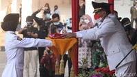 Karena masih dalam situasi pandemi COVID-19, kegiatan ini hanya dihadiri 177 orang yang terdiri pejabat dan pasukan pengibar bendera.