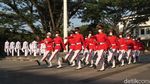 Begini Khidmatnya Pengibaran Bendera Merah Putih di Bandung