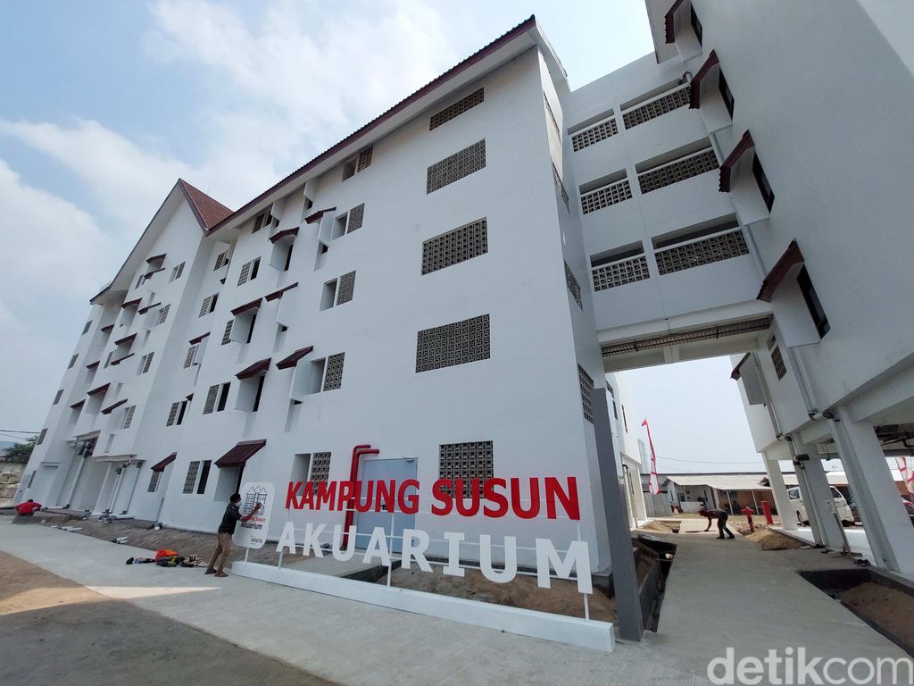 Suasana Tower Kampung Susun yang akan diresmikan hari ini di kawasan Kampung Akuarium, Jakarta Utara, Selasa (17/8).