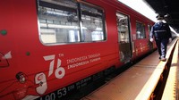 KAI Commuter memasang livery khusus peringatan HUT RI pada rangkaian KRL.