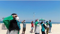 Meski hanya berbekal tiang sederhana dan bendera berukuran kecil, upacara tetap khidmat. Para peserta khidmat mengikuti upacara dengan melakukan hormat bendera. Merekapun berharap, pemerintah segera membuka kembali wisata ini. Agar perputaran ekonomi, khususnya sektor kepariwisataan serta pelaku jasa wisata kembali menggeliat.