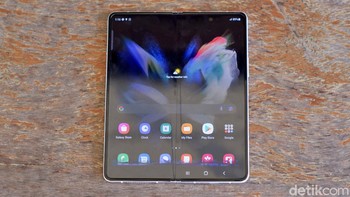 Samsung mendengar permintaan penggunanya agar Z Fold 3 dibuat tahan air. Foto: Adi Fida Rahman/detikINET