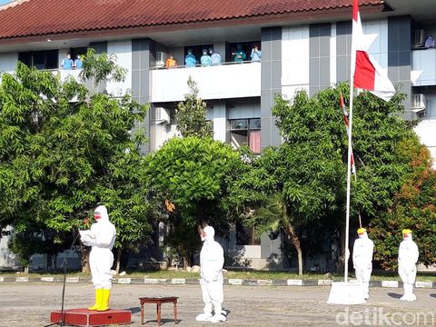 Ganjar upacra HUT RI di lokasi isolasi COVID Donohudan