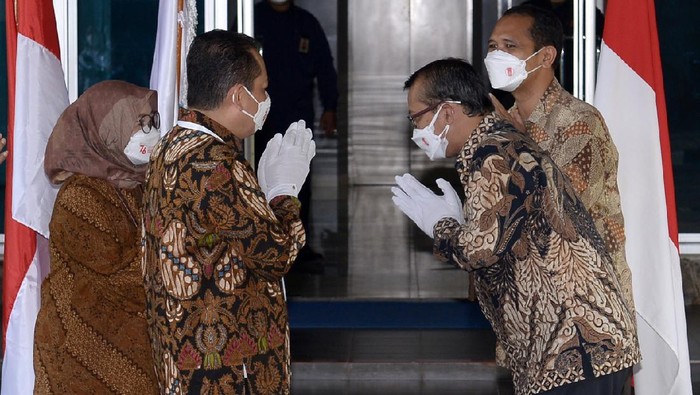 HUT ke-76 RI, Naskah Asli Teks Proklamasi Tiba di Istana Merdeka Naskah asli teks proklamasi yang ditulis Sukarno tiba di Istana Merdeka. Naskah akan dihadirkan dalam upacara detik-detik Proklamasi Kemerdekaan Indonesia.