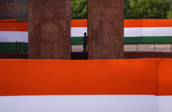 India Independence Day People unfurl a national flag during Independence Day celebrations at a slum in Mumbai, India Sunday, Aug. 15, 2021. (AP Photo/Rafiq Maqbool)