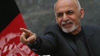Presiden Afghanistan Ashraf Ghani meninggalkan negaranya yang saat itu dikuasai oleh Taliban. Ashraf Ghani kabur ke Uni Emirat Arab.Dilansir dari AFP, otoritas Uni Emirat Arab menerima Ashraf Ghani atas dasar kemanusiaan. Keberadaan Ghani mulanya tidak diketahui usai Taliban menyerang dan menduduki Istana Kepresidenan Afghanistan.Kemudian Ghani meninggalkan Afghanistan pada hari Minggu (15/8/2021) ketika Taliban mendekati Ibu Kota Afghanistan, Kabul. Muncul spekulasi yang menyebutkan Ghani melarikan diri ke Tajikistan, Uzbekistan, atau Oman. (Foto: Getty Images)