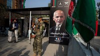 Sementara itu, jatuhnya Afghanistan ke tangan Taliban dinilai bukan hal yang mengejutkan. Mereka memiliki pepatah yang ditujukan kepada pasukan asing dan pasukan pemerintah: Kalian memiliki arloji. Kami memiliki waktu. Kami lahir di sini. Kami pun akan mati di sini. Kami tidak akan kemana-mana.  Koalisi negara-negara Barat termasuk Australia, menurut analis ABC News Stan Grant, sebenarnya memerangi musuh (Taliban) yang tak akan mati. Musuh yang tidak punya tempat lain untuk dituju. Pepatah ini terbukti. Pasukan koalisi pimpinan Amerika Serikat yang menduduki negara itu sejak 2001, saat ini beramai-ramai keluar dari Afghanistan. Getty Images/Paula Bronstein.