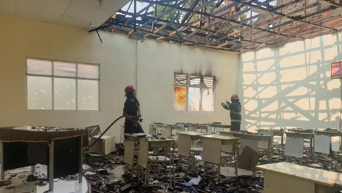 Kebakaran SMPN 2 Cilegon hanguskan 2 ruang kelas (dok. Istimewa)
