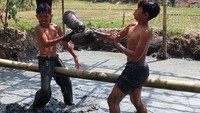 Pandemi COVID-19 yang terjadi sejak 1,5 tahun belakangan membuat suasana perayaan Hari Ulang Tahun (HUT) ke-76 Republik Indonesia menjadi agak sedikit berbeda dari biasanya. Seakan tak mau kehilangan momen, semarak kemeriahan perayaan HUT ke-76 RI, di Kampung Cidadap, Desa Padalarang, Kecamatan Padalarang, Kabupaten Bandung Barat (KBB) tetap terasa.