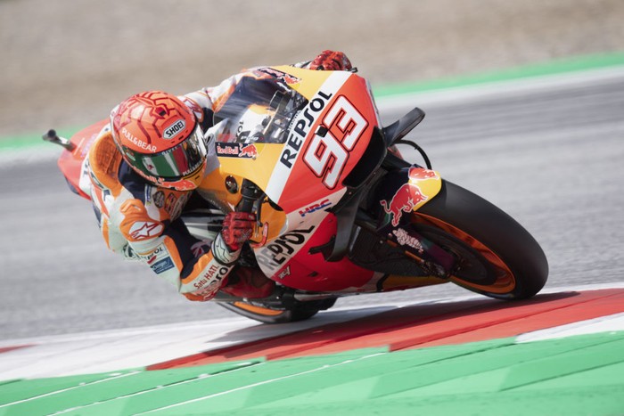 SPIELBERG, AUSTRIA - AUGUST 07: Marc Marquez of Spain and Repsol Honda Team rounds the bend during the MotoGP of Styria - Qualifying at Red Bull Ring on August 07, 2021 in Spielberg, Austria. (Photo by Mirco Lazzari gp/Getty Images)