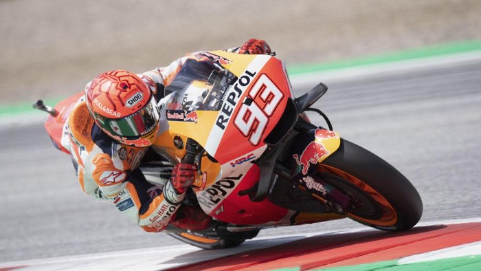 SPIELBERG, AUSTRIA - AUGUST 07: Marc Marquez of Spain and Repsol Honda Team rounds the bend during the MotoGP of Styria - Qualifying at Red Bull Ring on August 07, 2021 in Spielberg, Austria. (Photo by Mirco Lazzari gp/Getty Images)