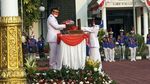 Melihat Khidmatnya Penurunan Bendera di Karawang