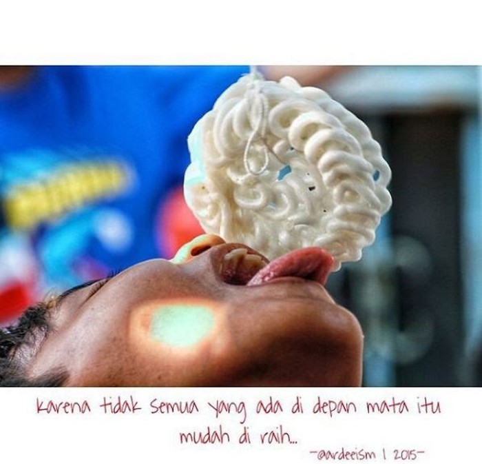 Meme Kocak Lomba Makan Kerupuk yang Bikin Kangen 17 Agustusan