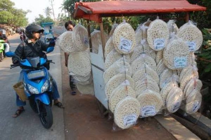 Meme Kocak Lomba Makan Kerupuk yang Bikin Kangen 17 Agustusan
