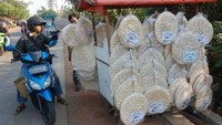 Kerupuk kecil kurang greget? Coba lomba makan kerupuk jumbo. Dijamin lomba ini serunya berlangsung lama. Mantap! Foto: sbm images Foto: sbm images