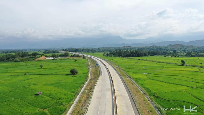 Mengintip Proyek Tol Trans Sumatera di Tengah Pandemi Pembangunan Jalan Tol Trans Sumatera terus berjalan meski pandemi COVID-19 melanda. Intip Yuk, sejumlah proyek yang sedang berjalan.