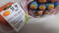  Terakhir ini menu-menu makanan wajib yang harus ada jika Abe sedang nyantai di rumah, mulai dari lolipop hingga buah segar. Foto: Instagram @archeabeco