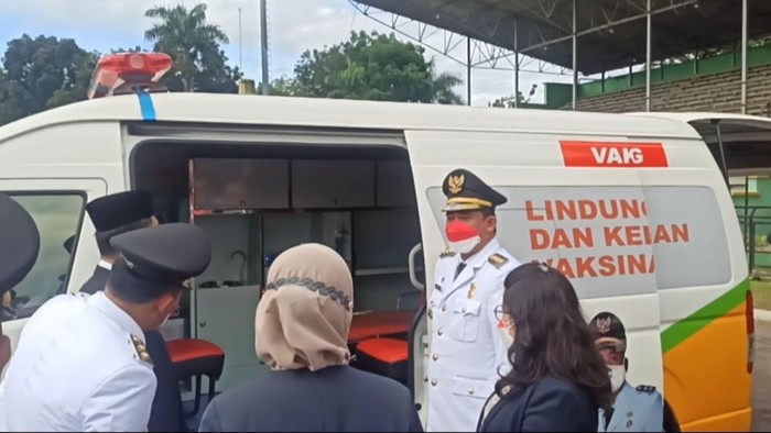 Mobil vaksinasi COVID-19 di Medan