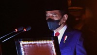 Setelah itu, Presiden Joko Widodo (Jokowi) memimpin prosesi mengheningkan cipta. Adapun doa bersama dipandu oleh Menteri Agama Yaqut Cholil Qoumas. 