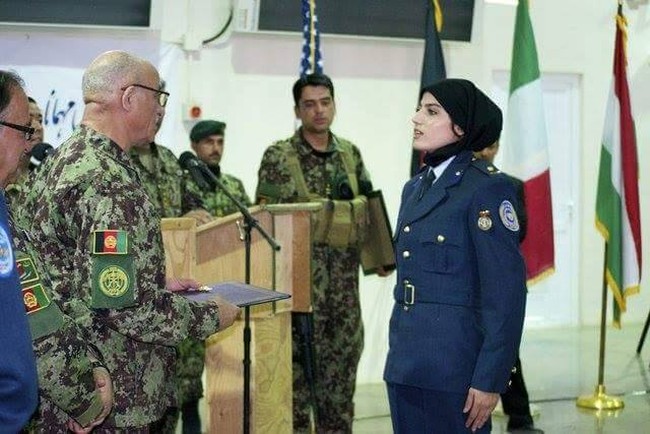 Niloofar Rahmani mengajukan hak asylum ke pemerintah AS untuk mendapatkan perlindungan. Juru bicara dari Kementerian Pertahanan Afghanistan, Mohammad Radmanesh, mengatakan bahwa wanita berkulit putih itu telah mengkhianati negaranya. Foto: Dok. Facebook Niloofar Rahmani