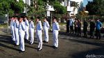 Pakai APD, Ganjar Upacara HUT RI Bareng Nakes-Pasien COVID-19