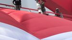 Kemegahan Jembatan Youtefa Berbalut Bendera Merah Putih
