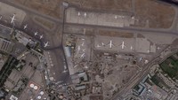 Kekacauan menyelimuti bandara Kabul pada awal pekan ini setelah kelompok Taliban berhasil merebut kekuasaan dari pemerintahan Afghanistan yang kolaps. Dok. Planet Labs Inc. via AP.