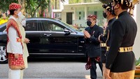 Keduanya melakukan sesi foto bersama di dalam Istana Merdeka.