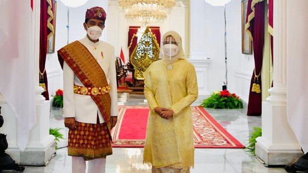 Penampilan Jokowi Berbaju Adat Lampung di Upacara Kemerdekaan RI