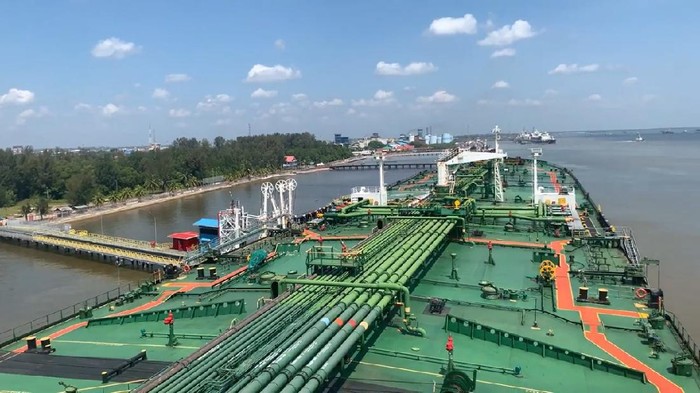 Pengapalan Minyak Mentah oleh Pertamina