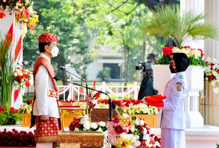Pengibaran Bendera Istana 17 an di istana merdeka